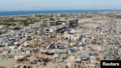 Šatorski kamp raseljenih Palestinaca, koji su napustili svoje domove zbog izraelskih napada, u Rafi na jugu Pojasa Gaze, 9. decembra