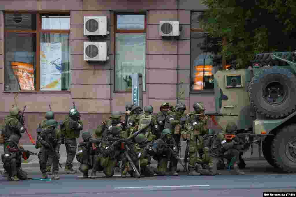 Байцы ПВК «Вагнэр» у Растове, 24 чэрвеня 2023 г.