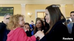 Анджэліна Джалі ў Львове