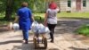 "Мы этих денег не видим". Водители скорой работают за гроши