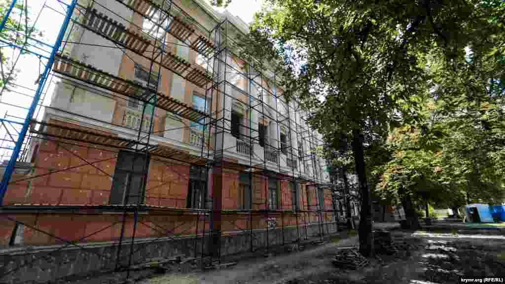 Почався капітальний ремонт будівлі на проспекті Кірова, де раніше розташовувався Інститут мінеральних ресурсів. Єдиним підрядником за держконтрактом визначено ТОВ «Група інвестиційних підприємств «Моноліт». Ціна контракту складає 322 мільйони 166 тисяч рублів. Раніше університетську будівлю хотіли продати на аукціоні з початковою ставкою 232 мільйони 300 тисяч рублів. Однак покупців так і не знайшли. У зв'язку з цим будівлю вирішили залишити в держвласності та привести в належний стан