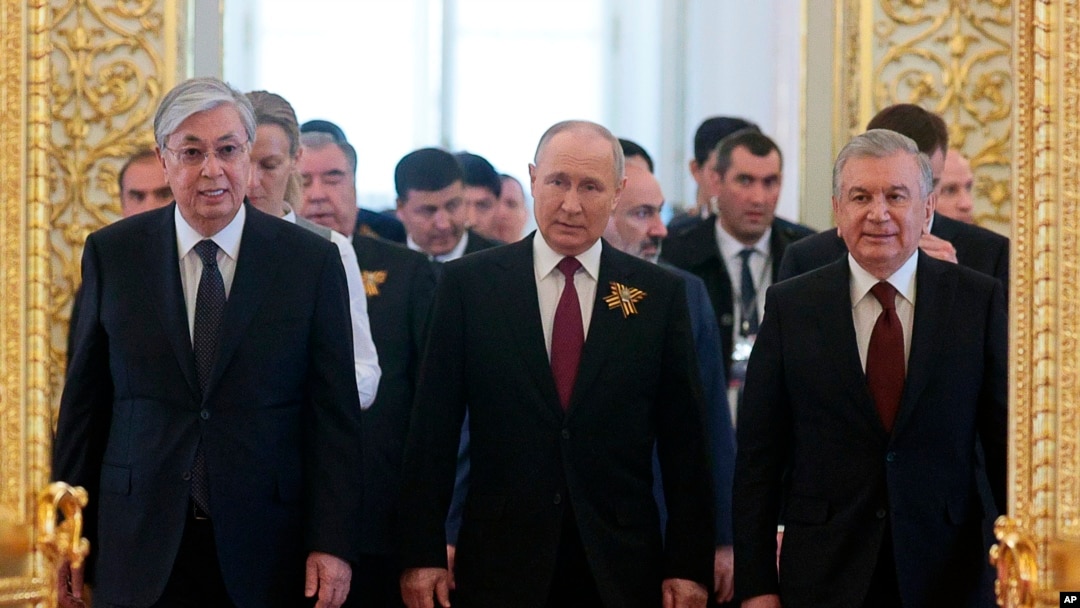 Ruski predsjednik Vladimir Putin (drugi s desna) s liderima zemalja koje pripadaju Organizaciji ugovora o kolektivnoj sigurnosti, sigurnosnom savezu pod ruskim vodstvom.