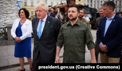 British Prime Minister Boris Johnson (left) and Ukrainian President Volodymyr Zelenskiy walk through Kyiv on June 17.