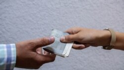 Türkmenistanda işe ýerleşmekdäki paranyň möçberi "onlarça müň dollara çenli ýetýär"