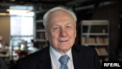 Sergei Filatov was head of Boris Yeltsin's presidential administration from 1993 to 1996. 