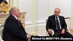 Аляксандар Лукашэнка і Ўладзімер Пуцін на сустрэчы 22 красавіка 2021.
