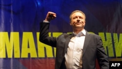 Branko Crvenkovski, paraqiti kërkesën për zgjedhje të parakohshme gjatë një tubimi në Shtip më 21 nëntor 2010