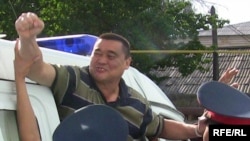 Рамазан Есергепов, осужденный на три года тюрьмы главный редактор независимой газеты «Алма-Ата Инфо», день оглашения приговора. Тараз, 8 августа 2009 года.