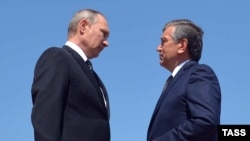 Президент России Владимир Путин и исполняющий обязанности президента Узбекистана Шавкат Мирзиеев.