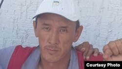 Активист Аскар Нурмаганов из Караганды, которого обвиняют в «участии в деятельности запрещенного объединения».