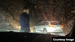 Фотография Виктора Соловьёва, сделанная его девушкой из автомобиля незадолго до убийства. 5 января 2025 года.
