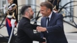 Владимир Зеленский и Эммануэль Макрон перед встречей "коалиции желающих", Париж, 4 сентября 2025 года