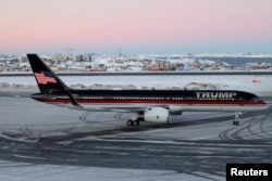 Авионот на американскиот претседател Доналд Трамп слета во Нук, Гренланд, на 7 јануари.