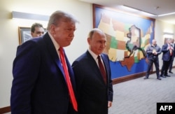 Дональд Трамр и Владимир Путин после переговоров на Аляске